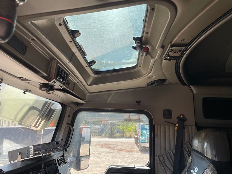 2005-kenworth-t800-image-82