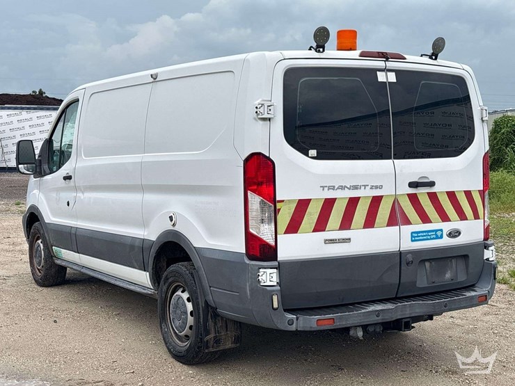 2016-ford-transit-image-4