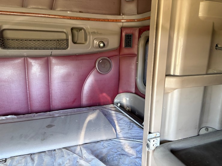 2007-peterbilt-387-image-23