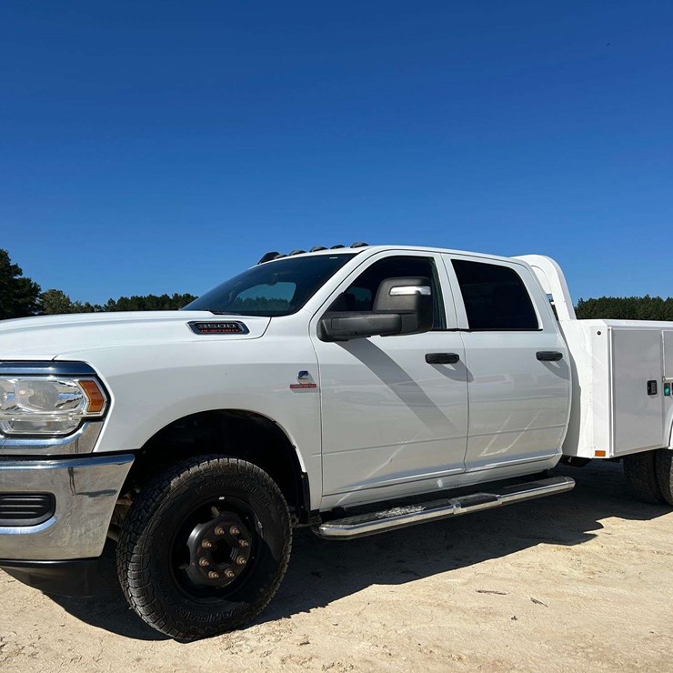 2023 DODGE 3500