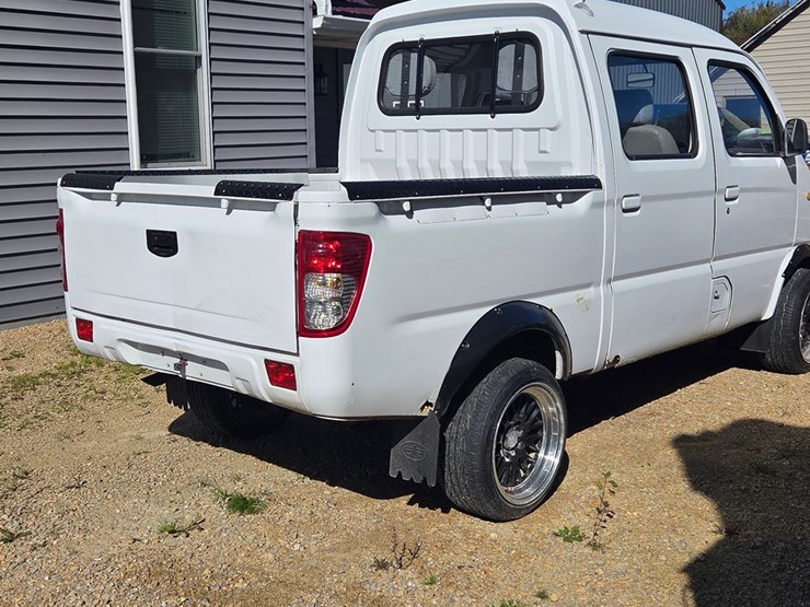 #518-•-2011-vantager-crew-cab-truck-(has-wi-title)-(bear-creek,-wi)-image-6