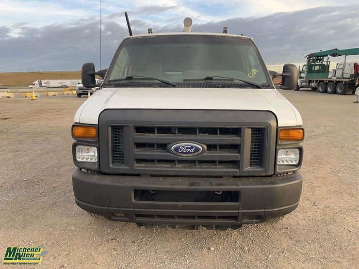 2014-ford-cargo-image-8