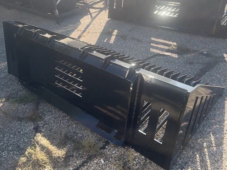 future-skid-steer-rock-bucket-image-4