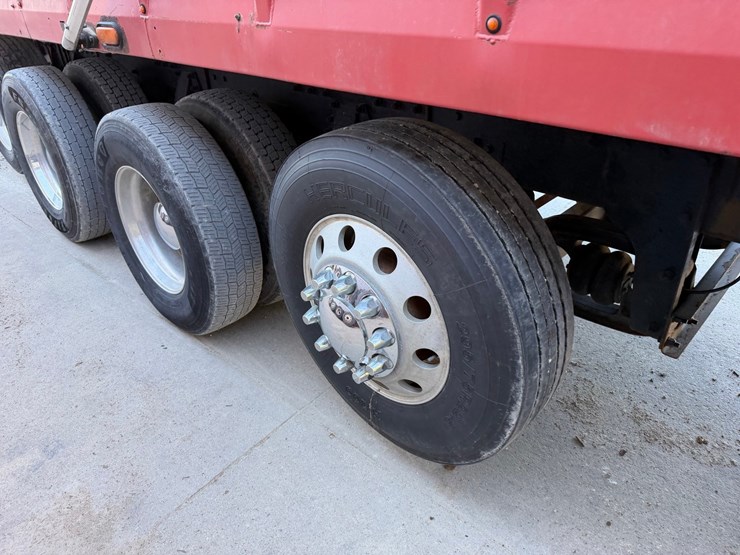 2005-peterbilt-378-image-29