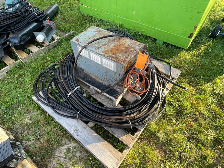 #3213-•-caged-electric-motor-with-pump-and-hose-image-1