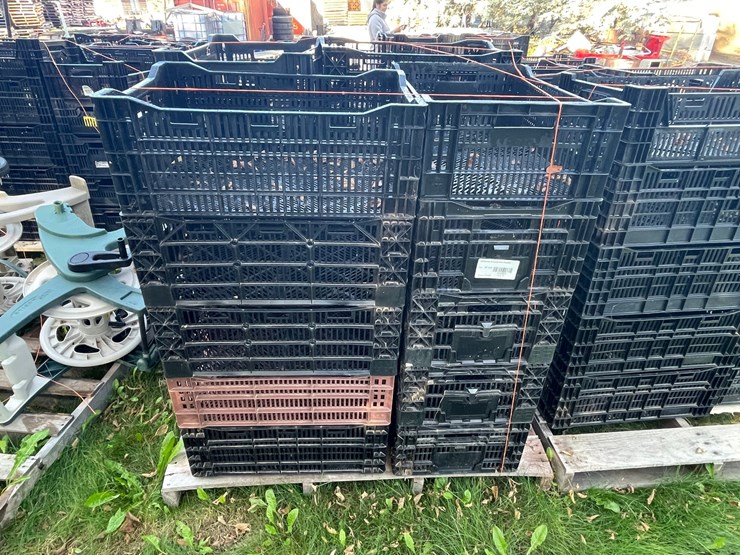 #3223-•-pallet-of-stackable-poly-crates-image-1