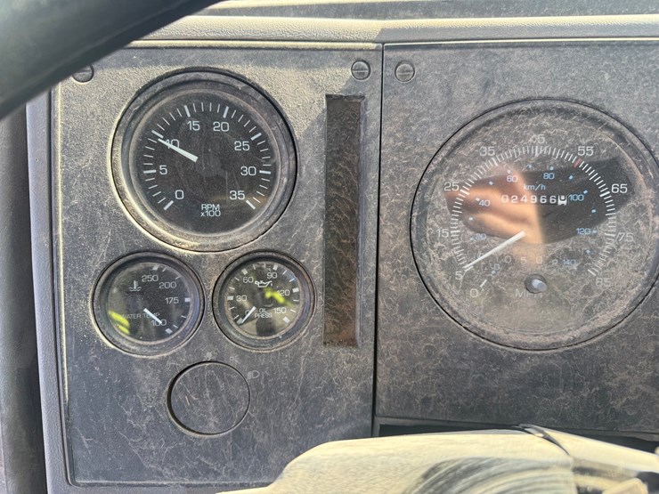 2002-freightliner-fc70-image-81