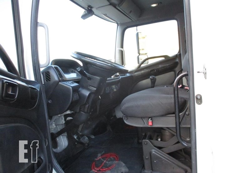 2012-hino-268-image-8