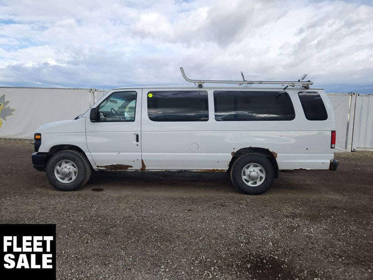 2014-ford-cargo-image-19
