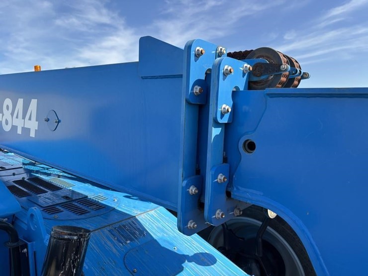 2020-genie-gth844-image-16