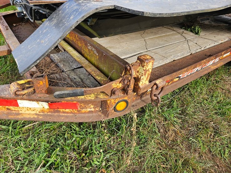 #2126-•-towmaster-tandem-axle-utility-tilt-trailer-image-13