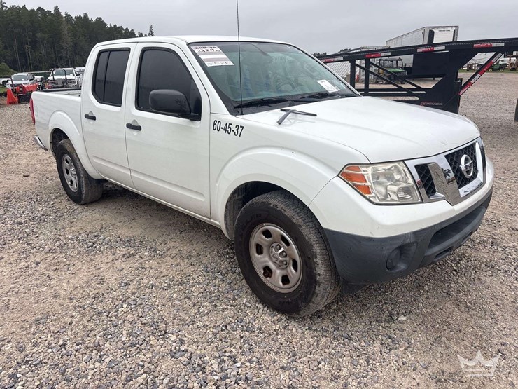 2016-nissan-frontier-image-2