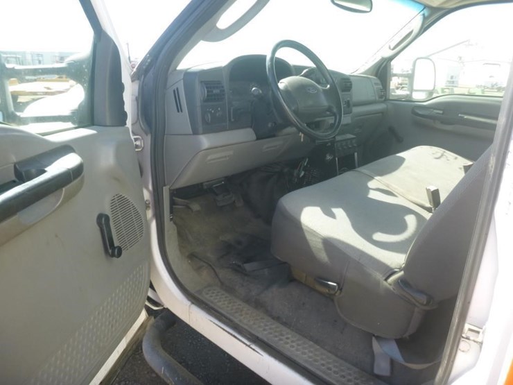 2005-ford-f450-image-17