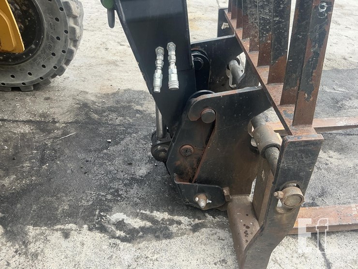 2020-caterpillar-tl642d-image-10