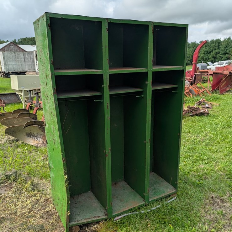 #4064 • Metal Storage Locker