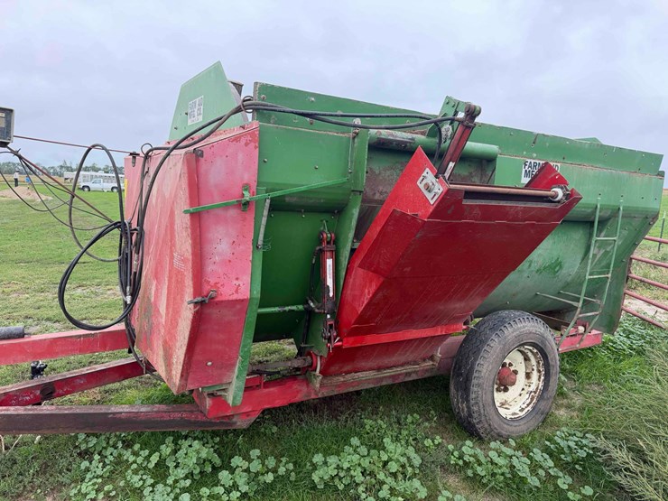 farm-aid-feed-wagon-image-2