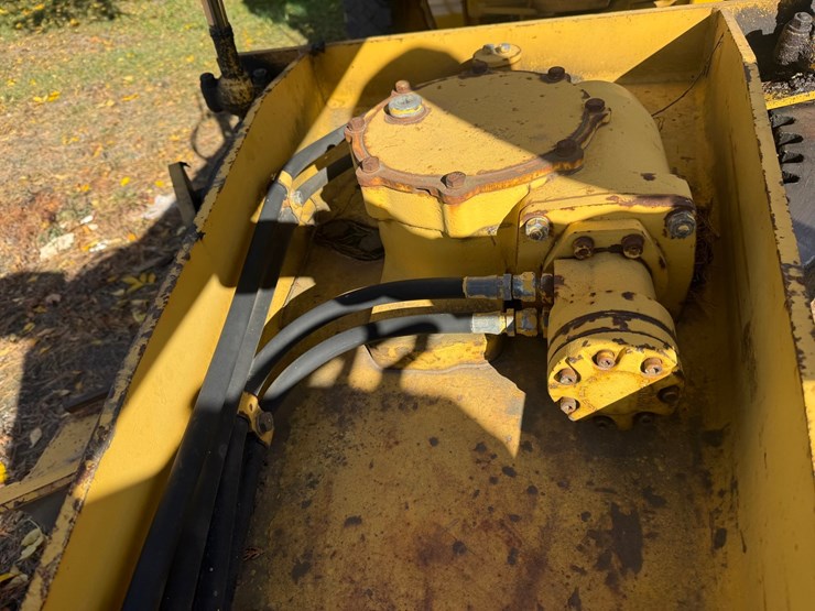 #3534-•-komatsu-gd305a-motor-grader-image-31
