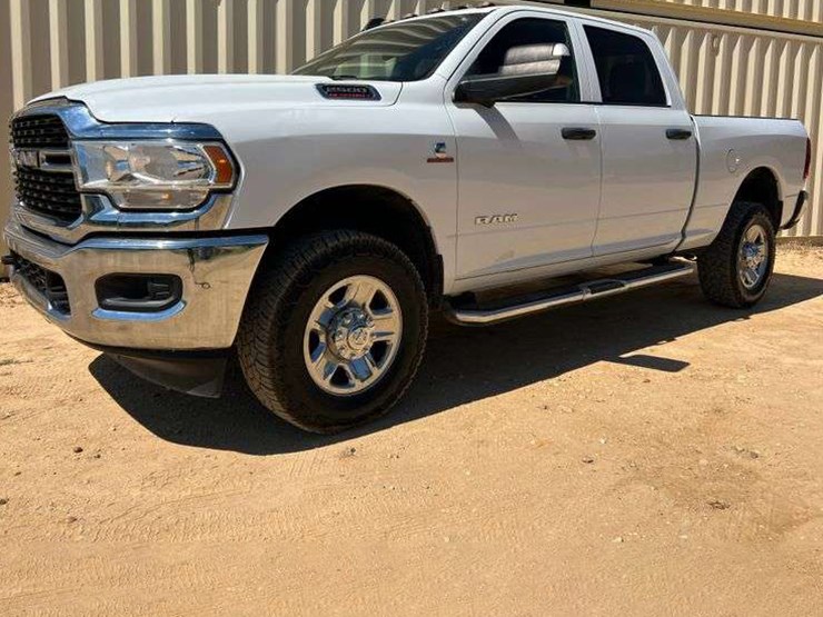 2023-dodge-3500-image-1