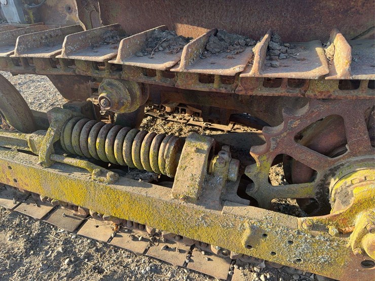 caterpillar-thirty-image-11