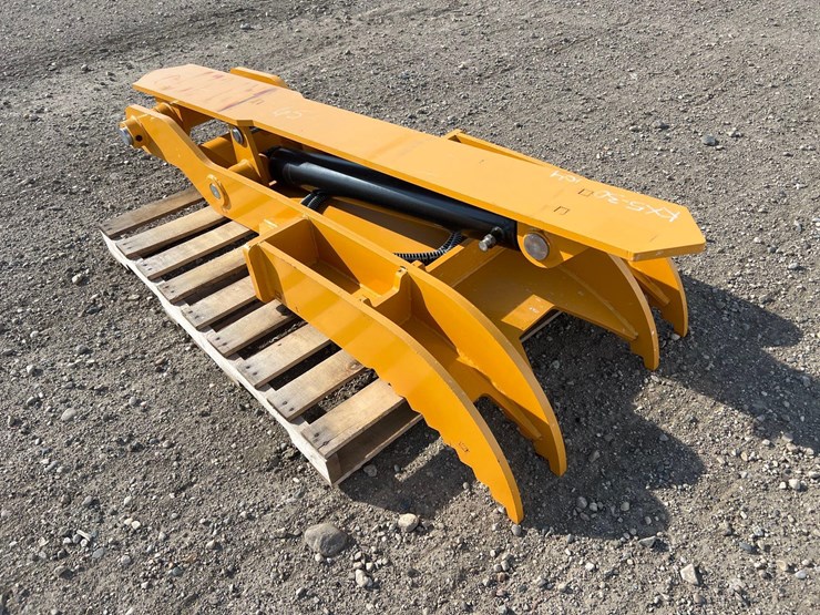 caterpillar-320-image-1