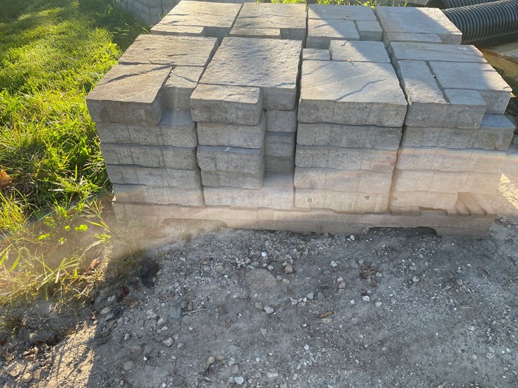 #3176-•-pallet-of-decorative-landscape-block-image-4