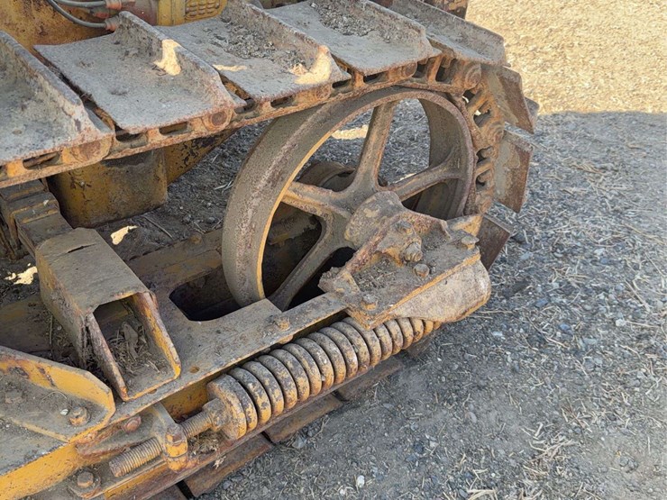 caterpillar-fifteen-image-14