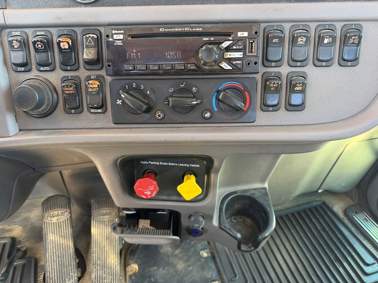 2020-peterbilt-389-image-54