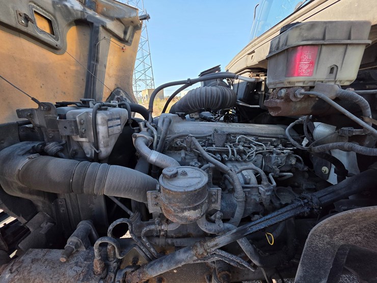 2007-hino-268-image-30