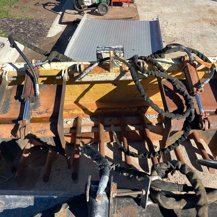 #1811 • Rock Grapple Bucket
