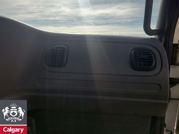 2016-freightliner-114sd-image-28