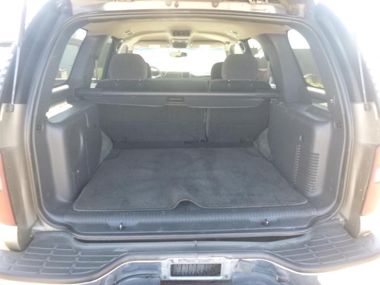 2002-chevrolet-tahoe-image-9