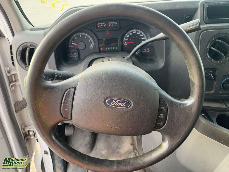 2014-ford-cargo-image-14