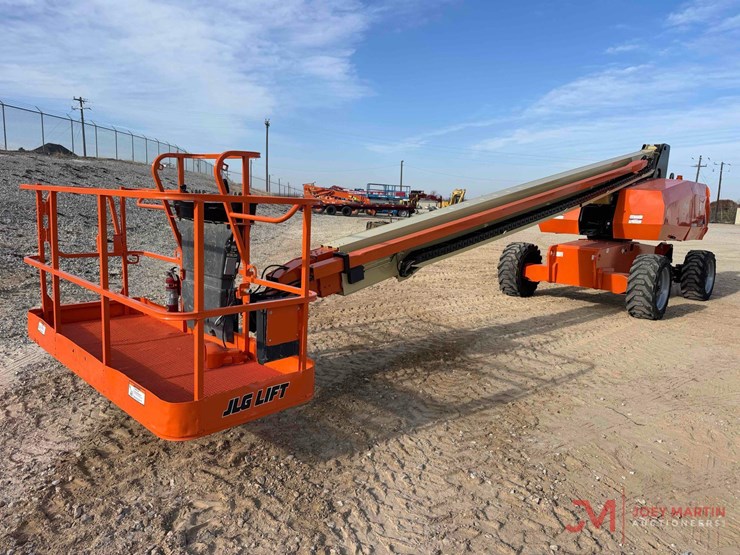 2013-jlg-800s-image-3
