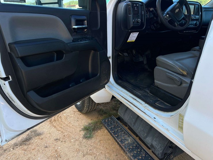 2019-chevrolet-silverado-5500hd-image-9
