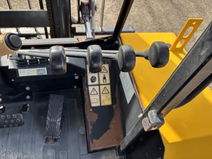 2019-jcb-903-4rt-forklift-image-28