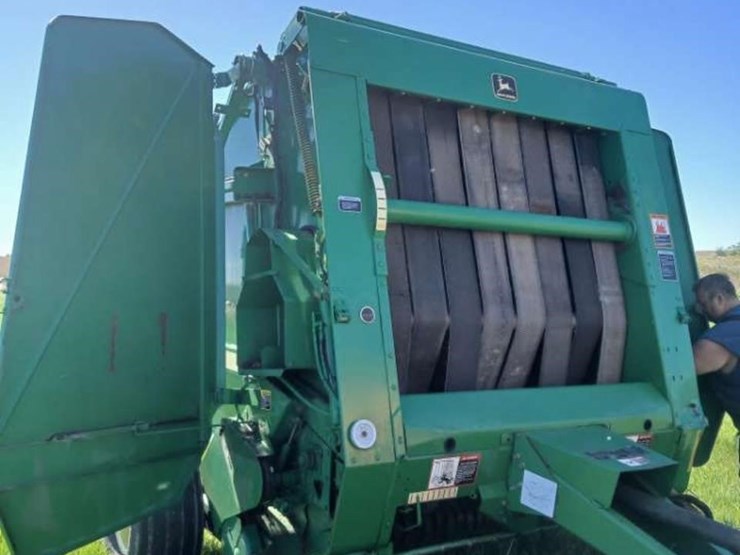 2000-john-deere-566-image-3