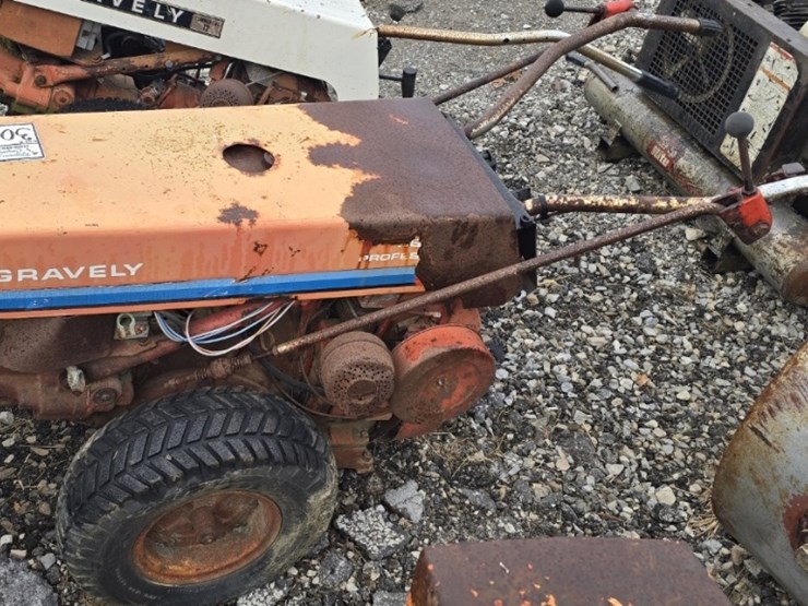 gravely-5655-walk-behind-tractor-image-1
