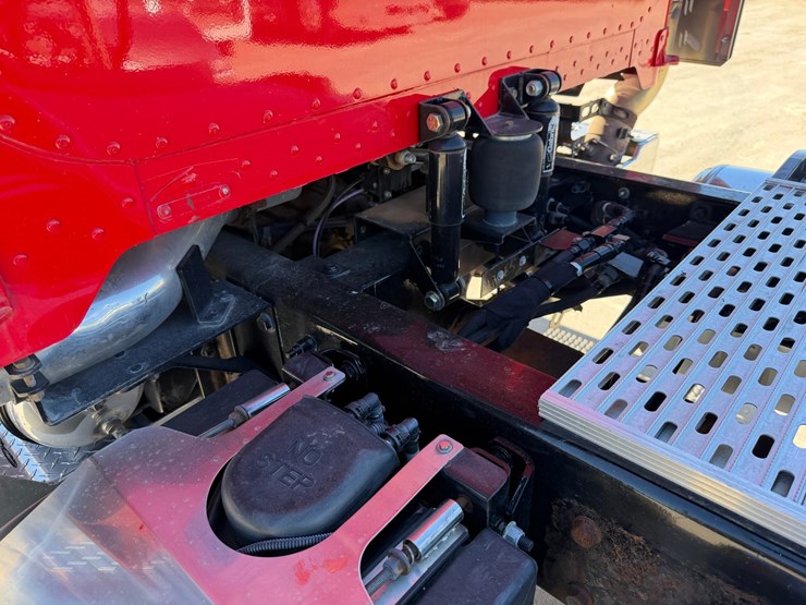 2020-peterbilt-389-image-38