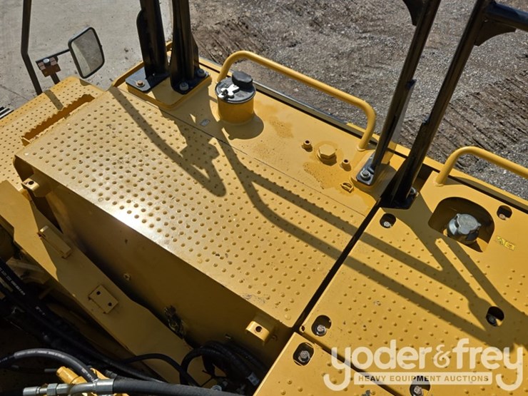 2018-caterpillar-352-image-69