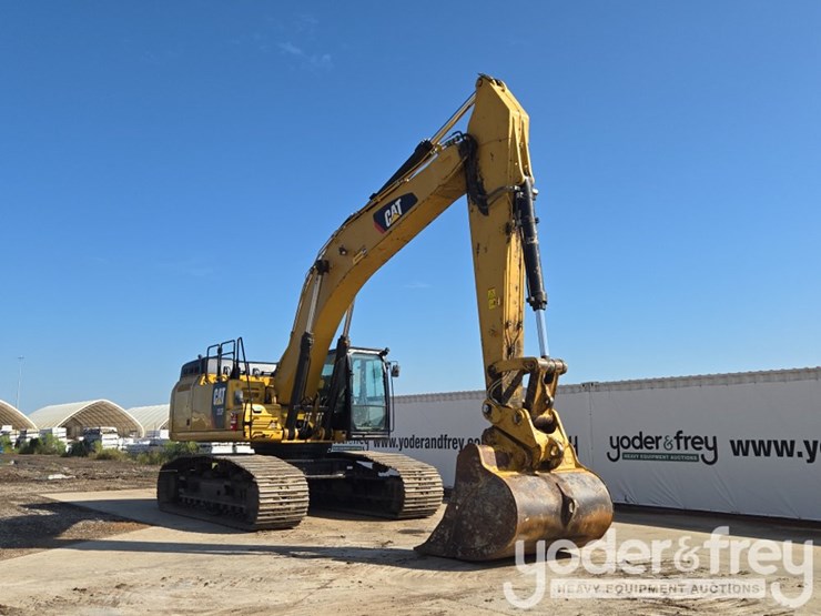 2019-caterpillar-352-image-7