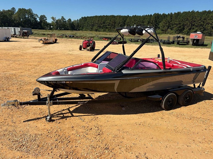 2000-tige-24v-ski-boat-w/-trailer-image-1