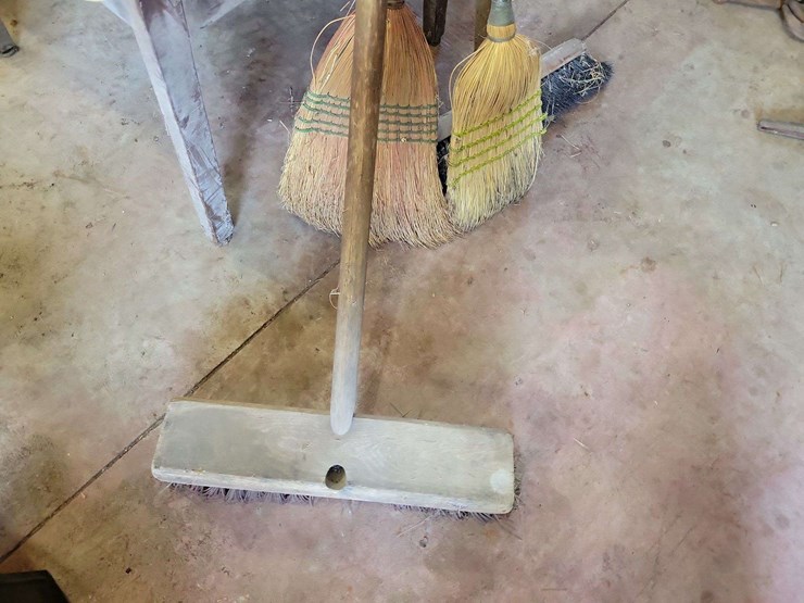 assorted-brooms-and-push-brooms-group-image-2