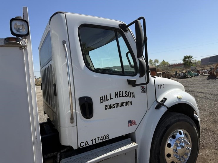 2016-freightliner-mechanics-truck-image-17