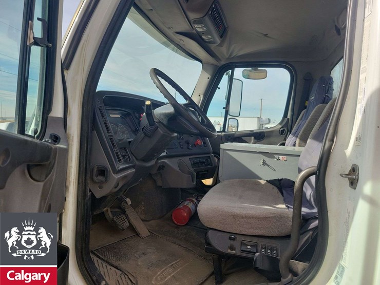 2016-freightliner-114sd-image-15
