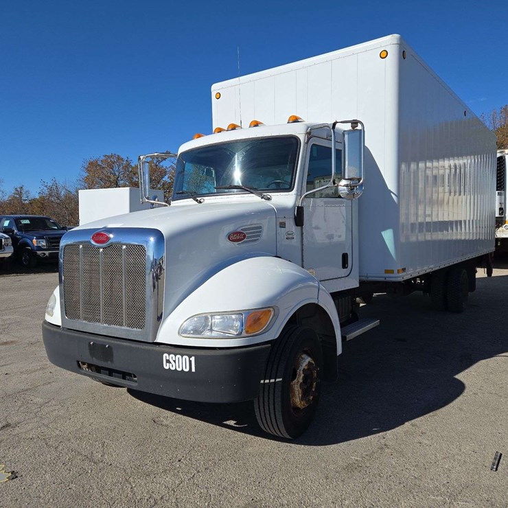 2014 PETERBILT 325