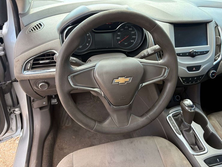 2017-chevrolet-cruz-4-door-sedan-(231,913-miles)-image-10