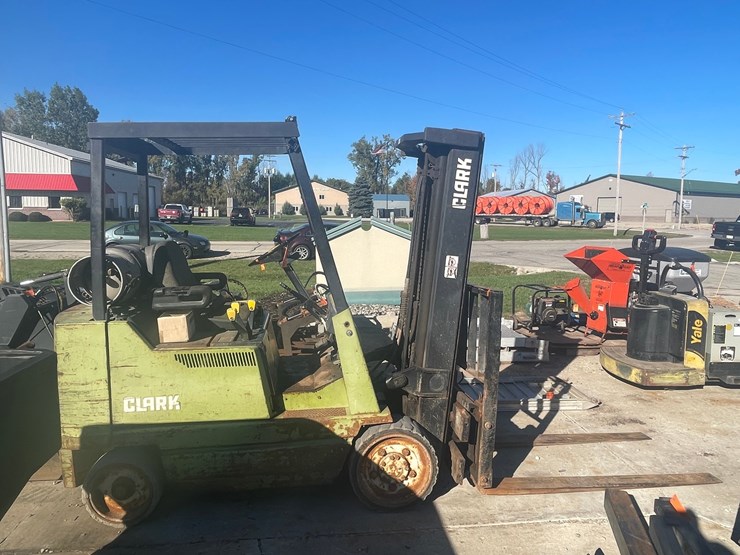 #1798-•-clark-lp-forklift-image-1