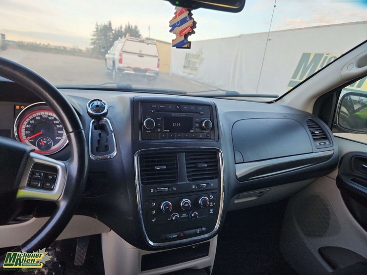 2012-dodge-grand-caravan-image-40