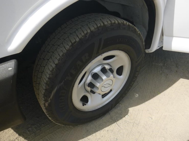 2015-chevrolet-express-2500-image-13