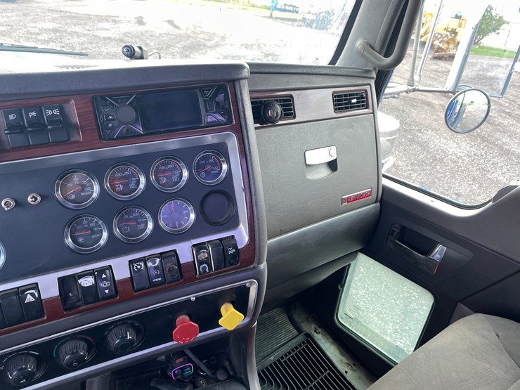 2007-kenworth-w900-image-18